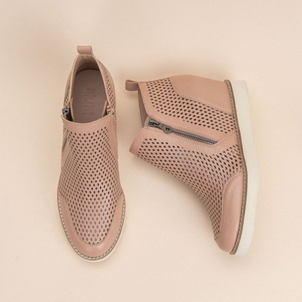 NEW MIIM Blush Nude Perforated Sneaker Wedge Shoes - Picture 4 of 6